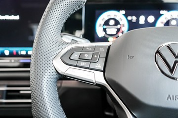 https://vehicle-cdn.autoleague.cloud/17009_11019200_14.jpg