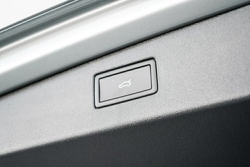 https://vehicle-cdn.autoleague.cloud/17009_11019200_17.jpg