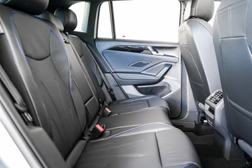 https://vehicle-cdn.autoleague.cloud/17009_11019200_18.jpg