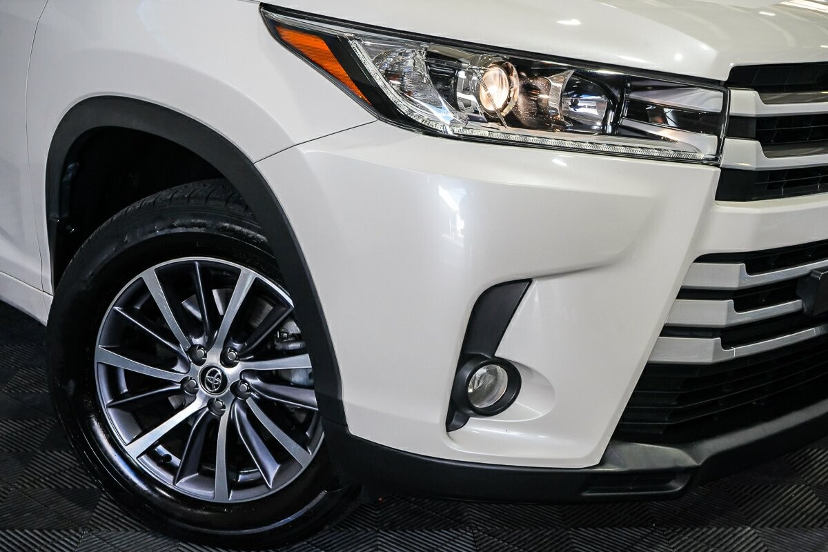 Toyota Kluger image 2