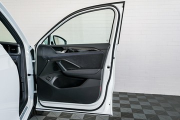 https://vehicle-cdn.autoleague.cloud/17009_11019212_13.jpg
