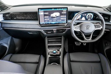 https://vehicle-cdn.autoleague.cloud/17009_11019212_16.jpg