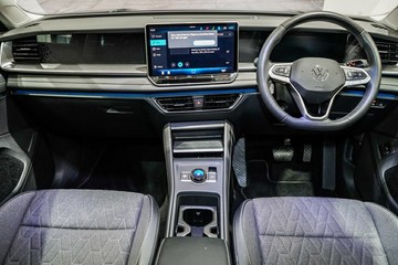 https://vehicle-cdn.autoleague.cloud/17009_11019213_25.jpg