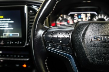 https://vehicle-cdn.autoleague.cloud/17009_11019215_13.jpg