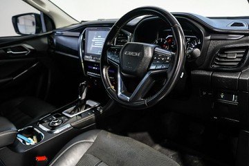 https://vehicle-cdn.autoleague.cloud/17009_11019215_18.jpg