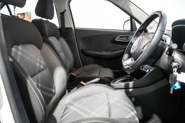 https://vehicle-cdn.autoleague.cloud/17009_11019218_13.jpg