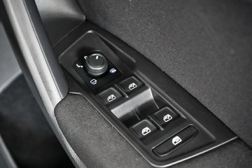https://vehicle-cdn.autoleague.cloud/17009_11019232_17.jpg