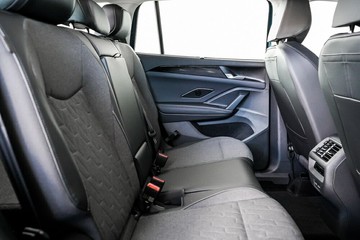 https://vehicle-cdn.autoleague.cloud/17009_11019233_17.jpg