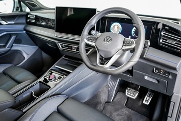 https://vehicle-cdn.autoleague.cloud/17009_11019243_12.jpg