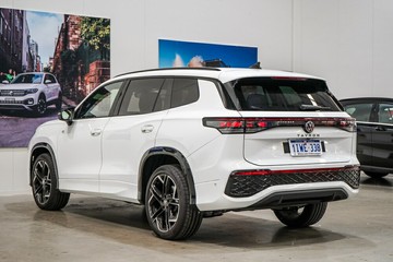 https://vehicle-cdn.autoleague.cloud/17009_11019245_5.jpg