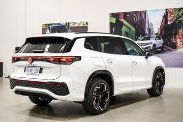 https://vehicle-cdn.autoleague.cloud/17009_11019245_6.jpg