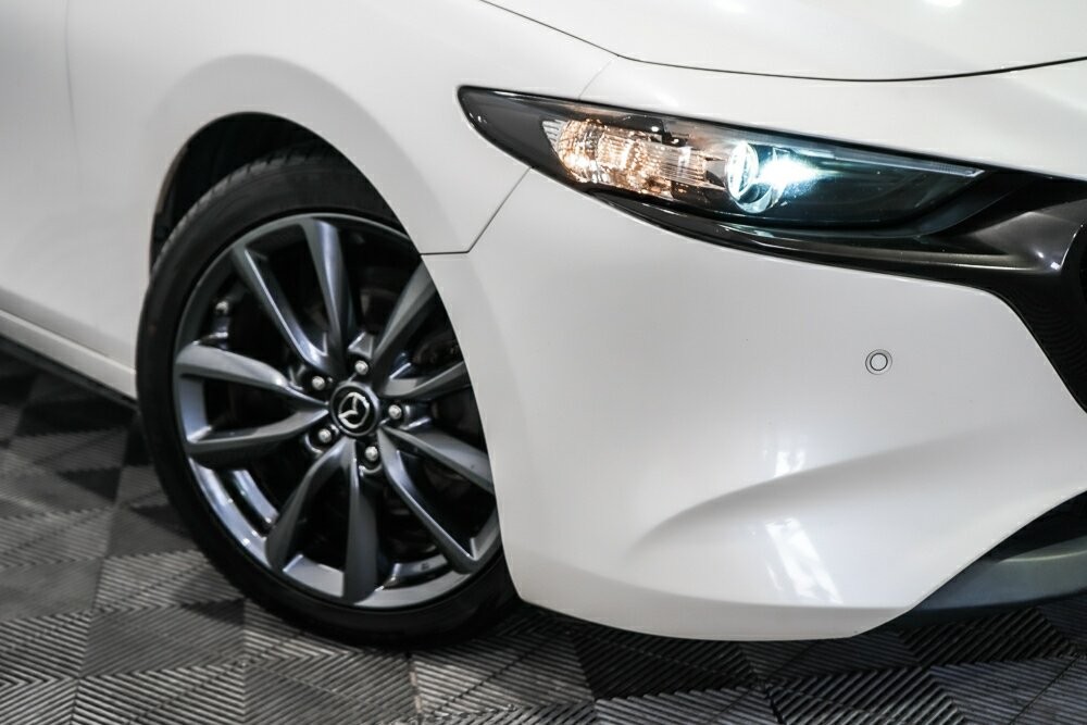 Mazda 3 image 2