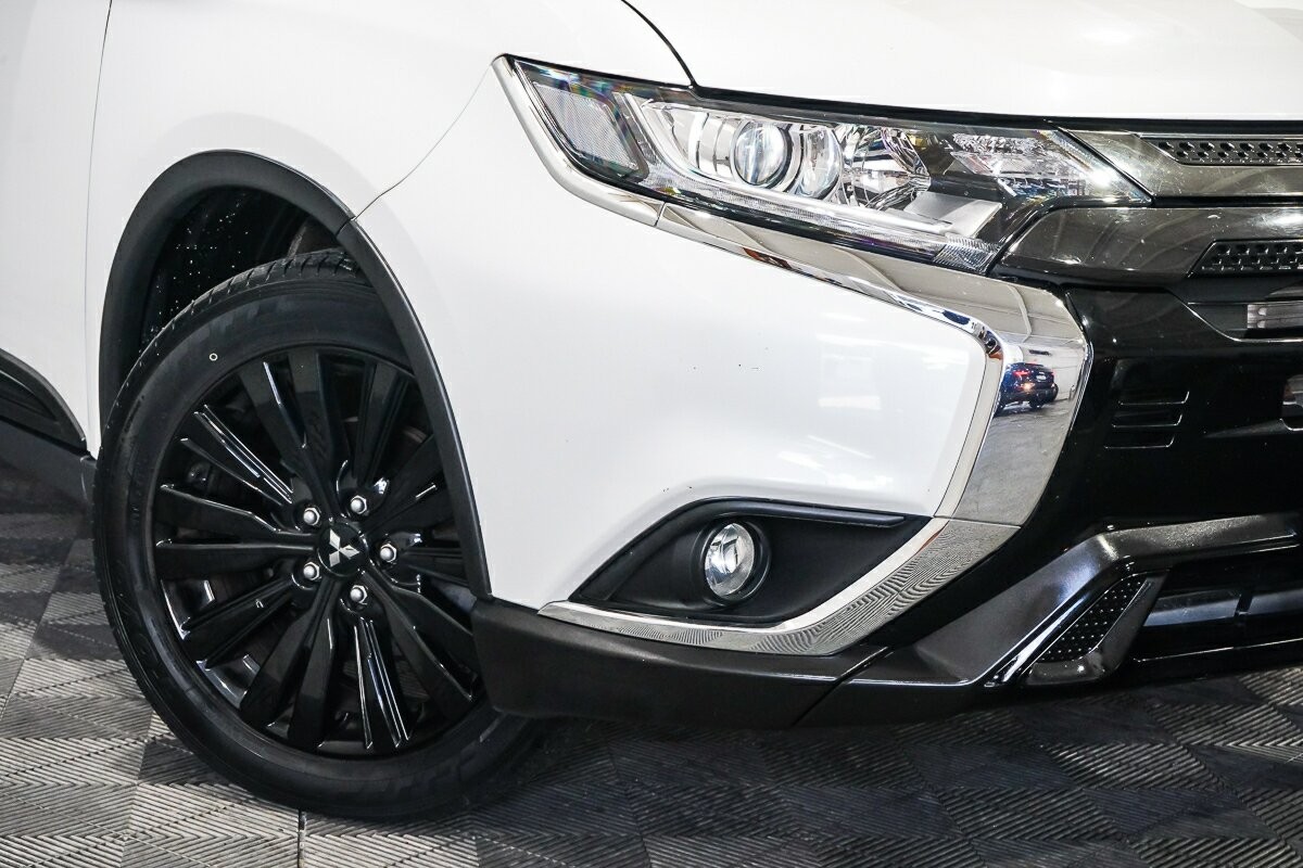 Mitsubishi Outlander image 2