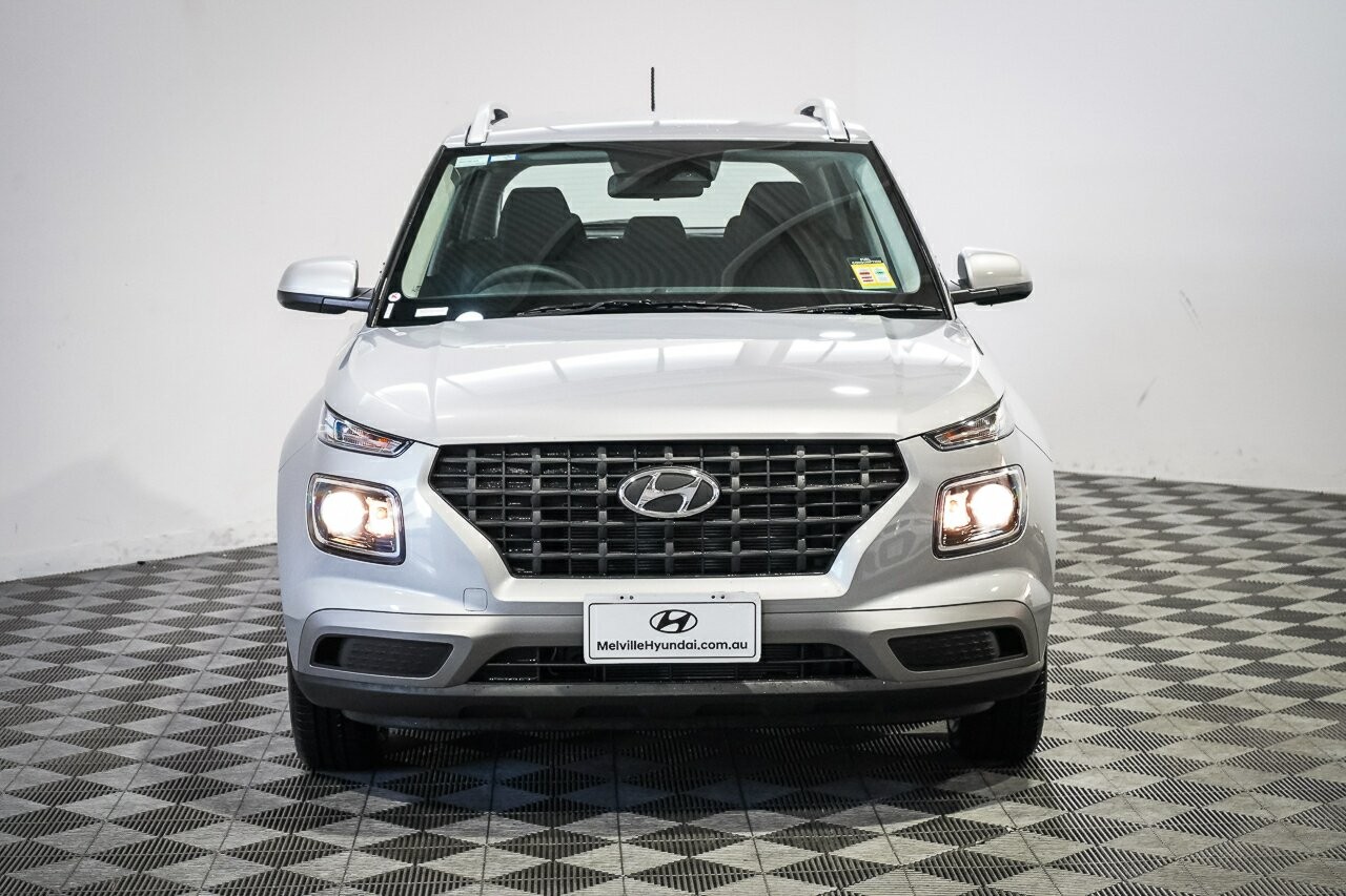 Hyundai Venue image 3