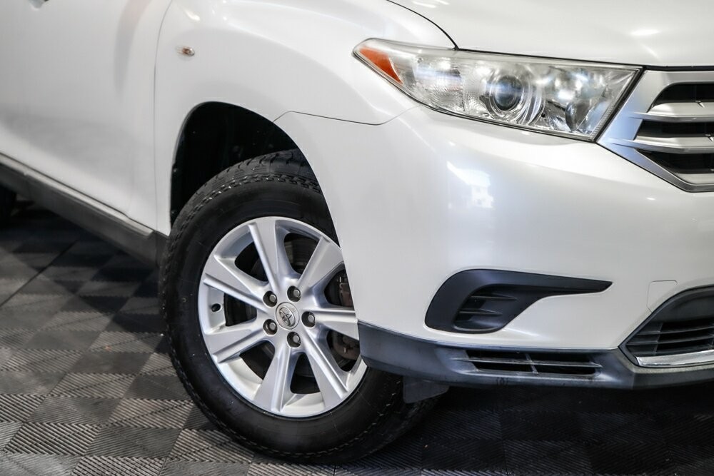 Toyota Kluger image 2