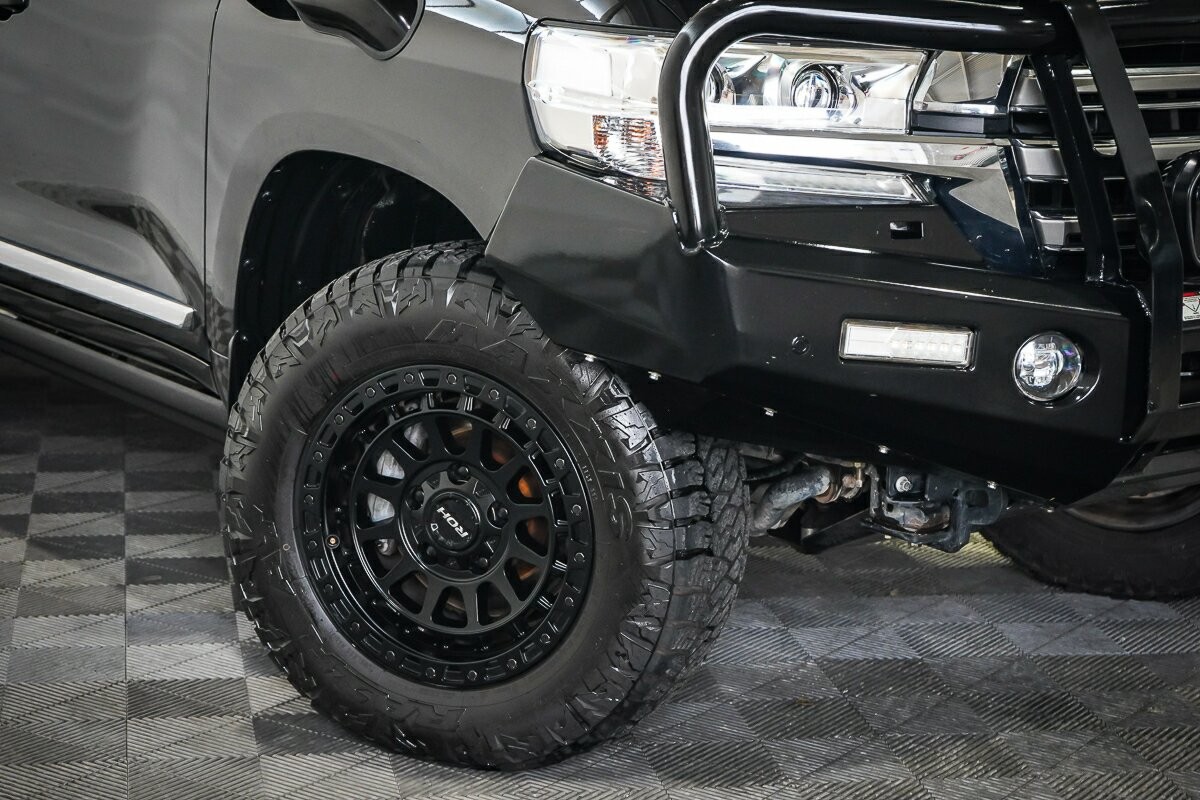 Toyota Landcruiser image 2