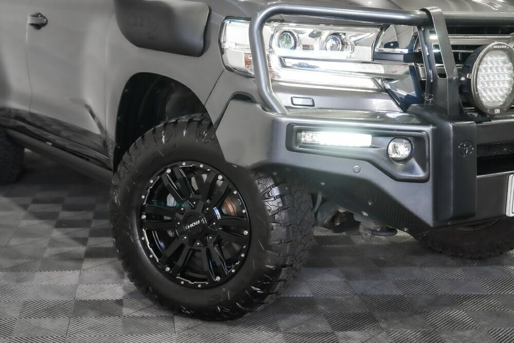 Toyota Landcruiser image 2