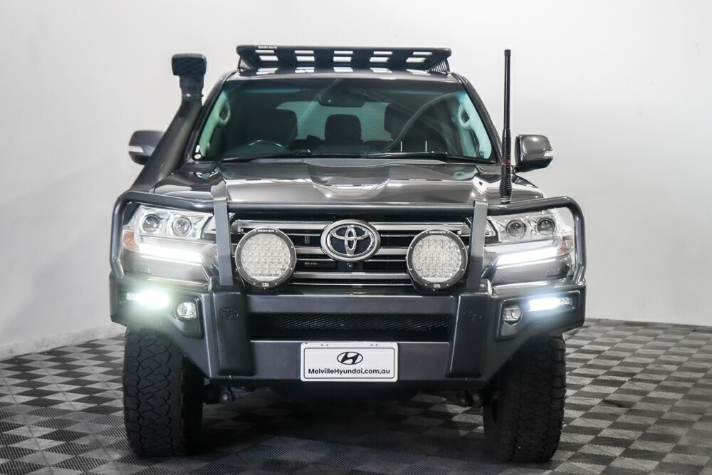 Toyota Landcruiser image 3