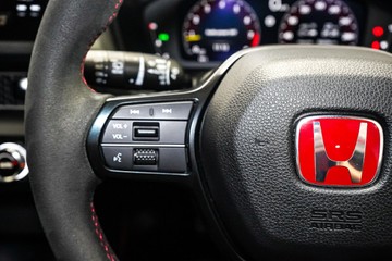 https://vehicle-cdn.autoleague.cloud/17009_11019326_17.jpg