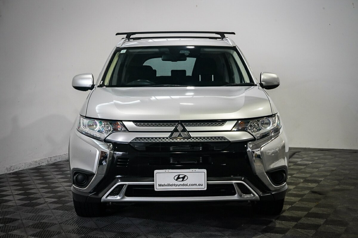 Mitsubishi Outlander image 3