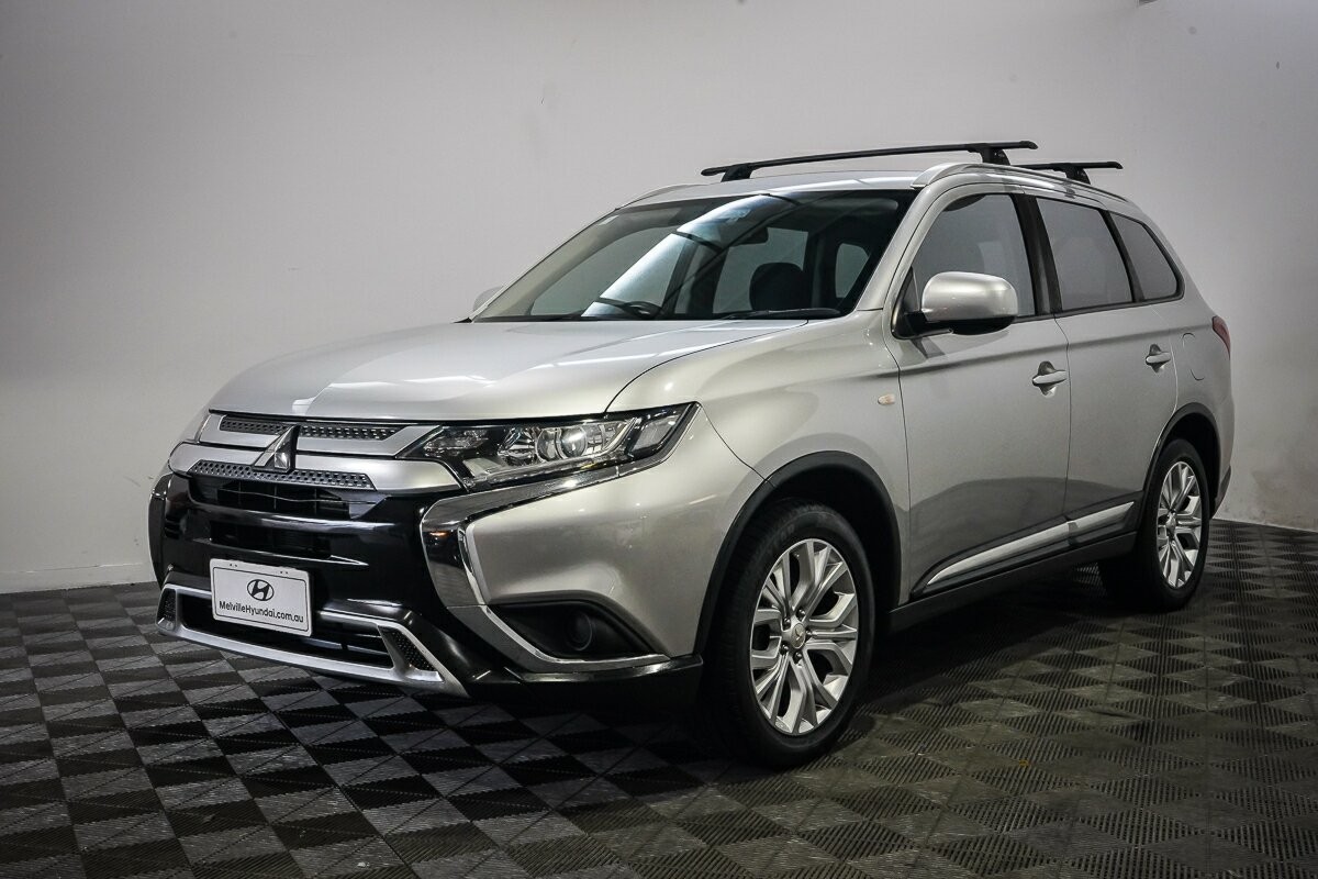 Mitsubishi Outlander image 4