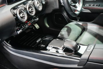 https://vehicle-cdn.autoleague.cloud/17009_11019409_25.jpg