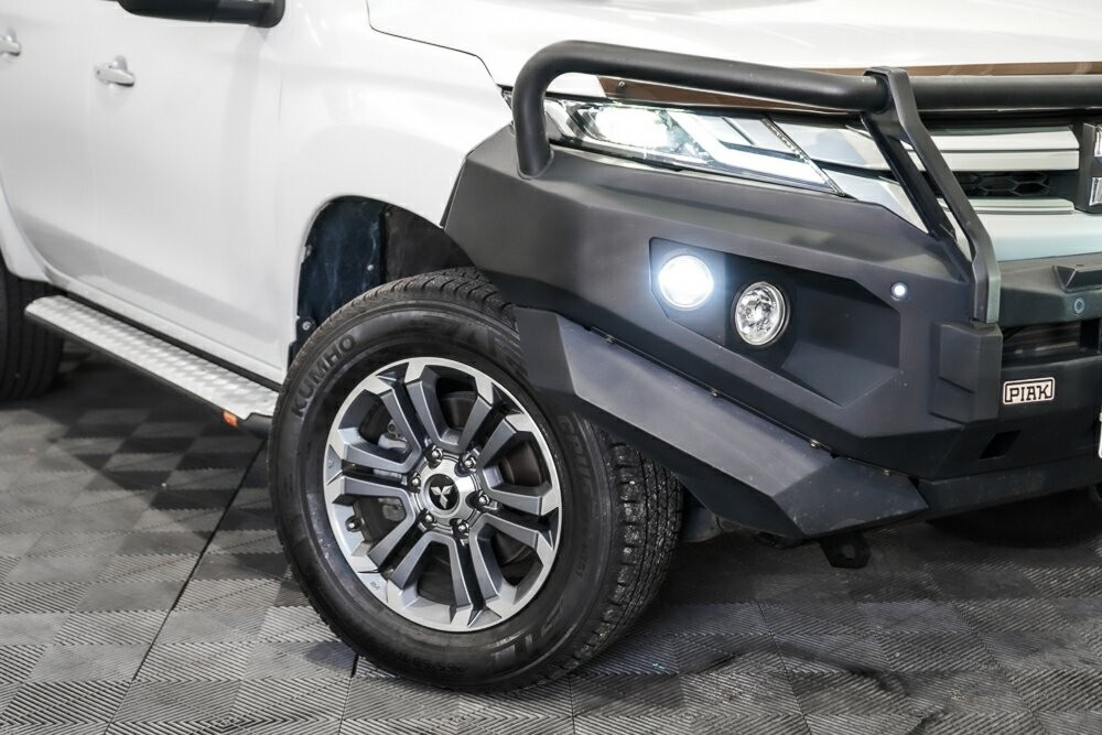 Mitsubishi Triton image 2