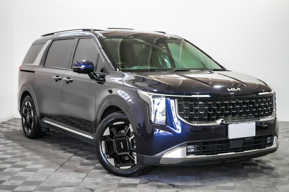 Kia Carnival image 1
