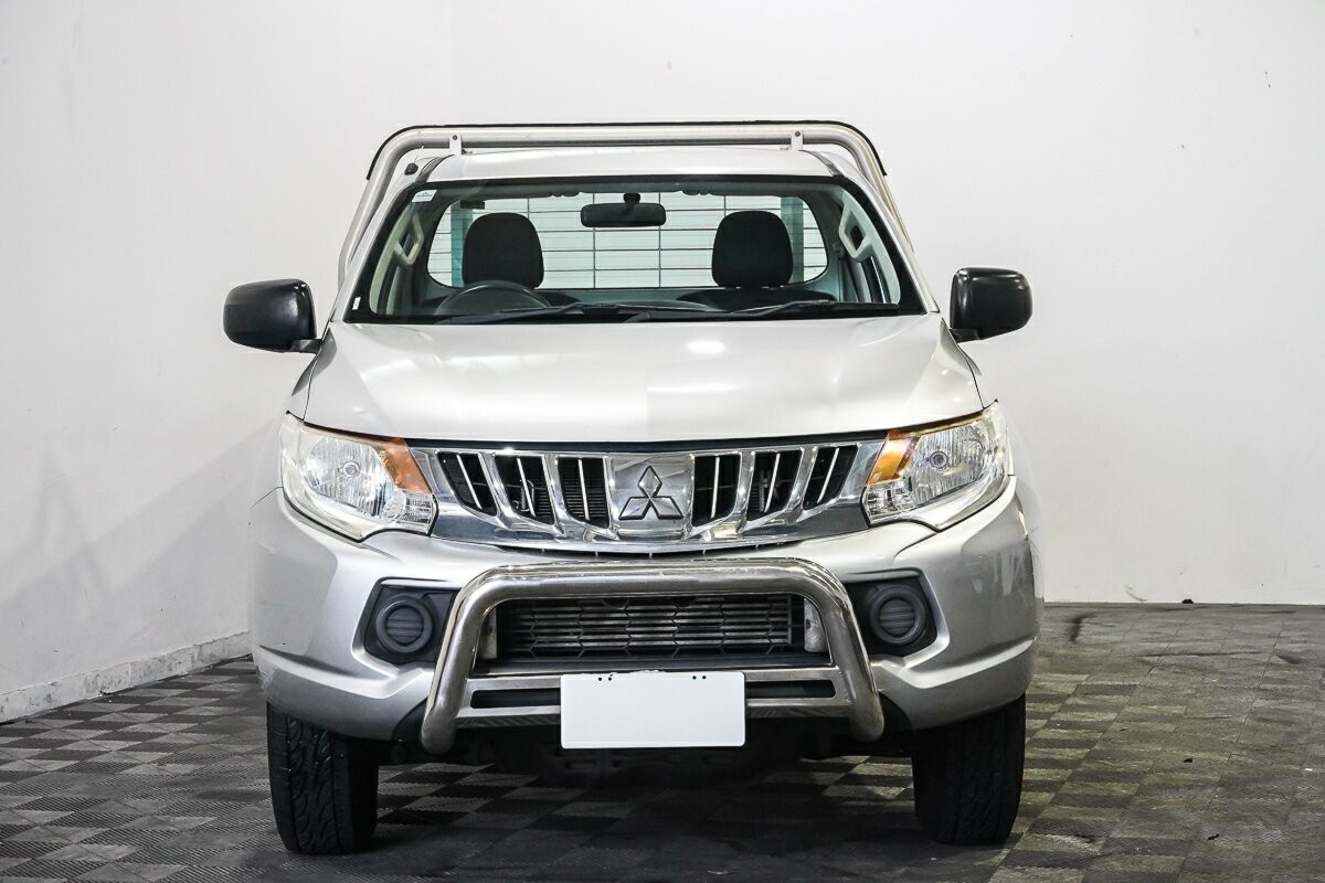 Mitsubishi Triton image 2