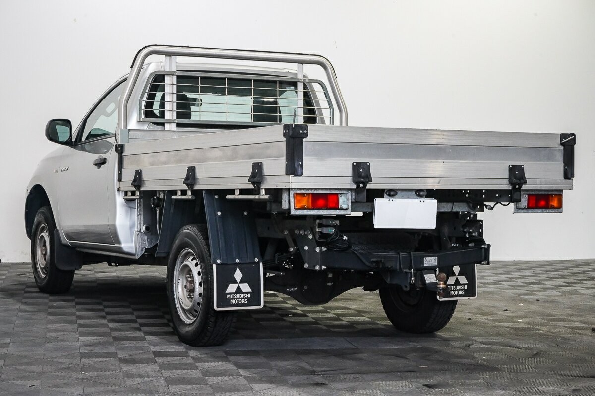 Mitsubishi Triton image 4