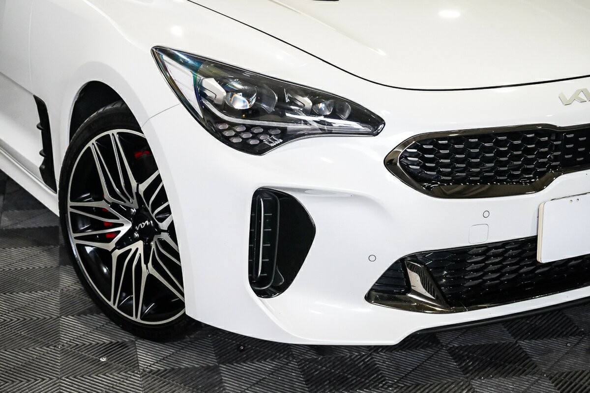 Kia Stinger image 2