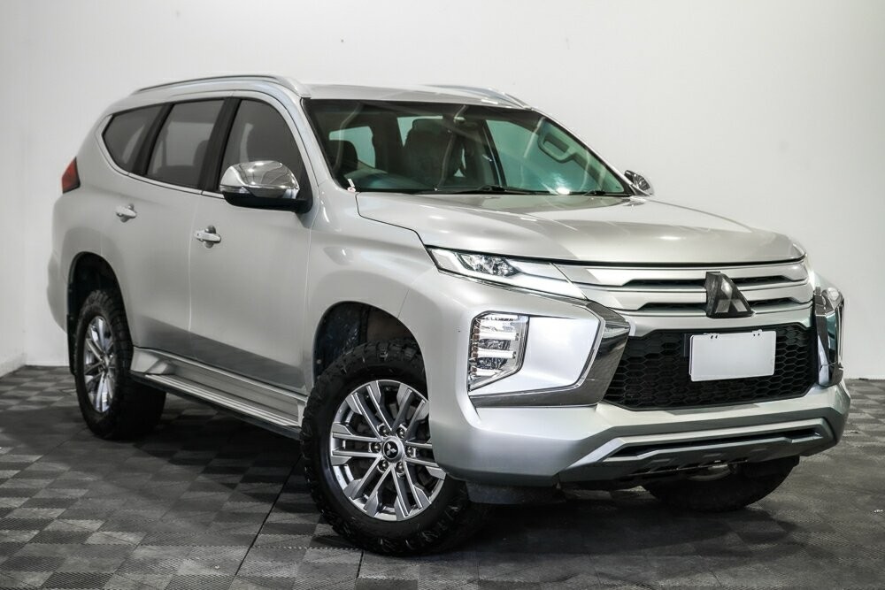 Mitsubishi Pajero Sport image 1