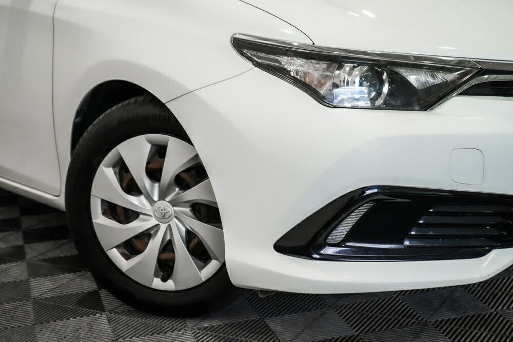 Toyota Corolla image 2