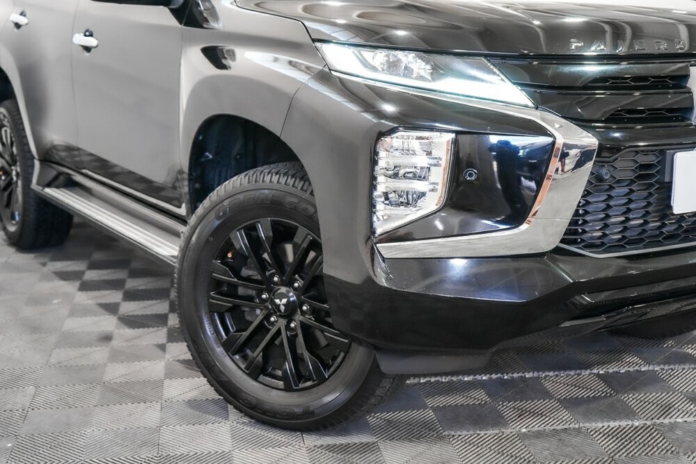Mitsubishi Pajero Sport image 2