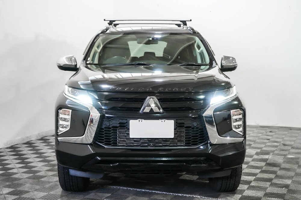 Mitsubishi Pajero Sport image 3