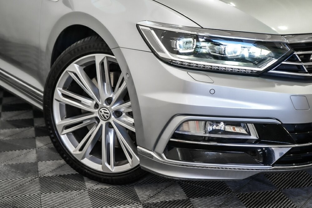 Volkswagen Passat image 2