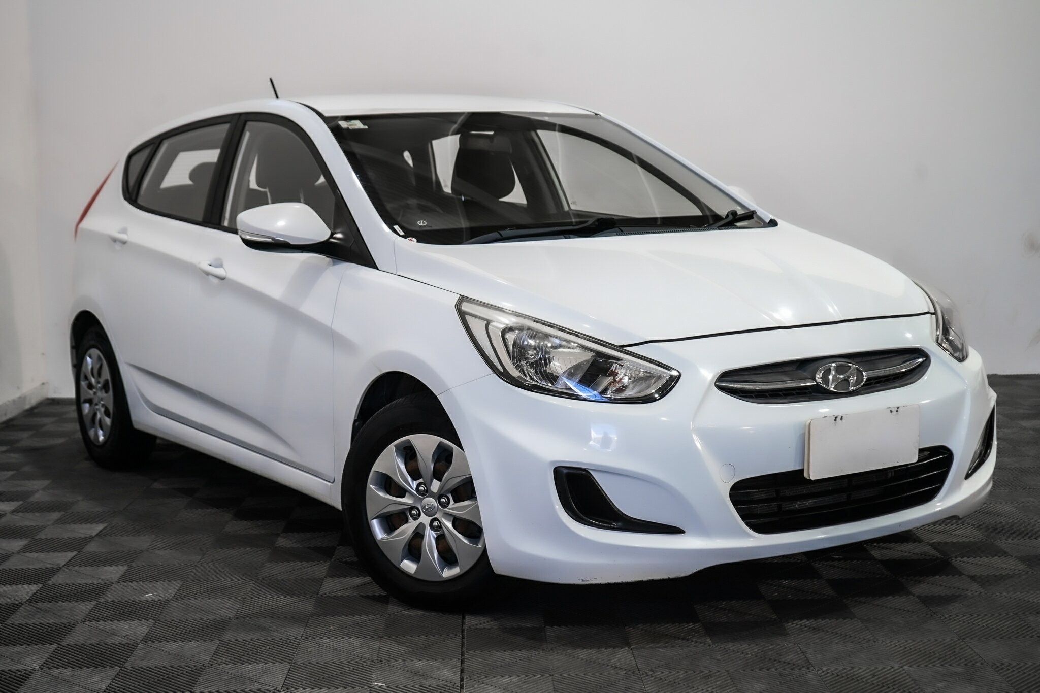 Hyundai Accent image 1