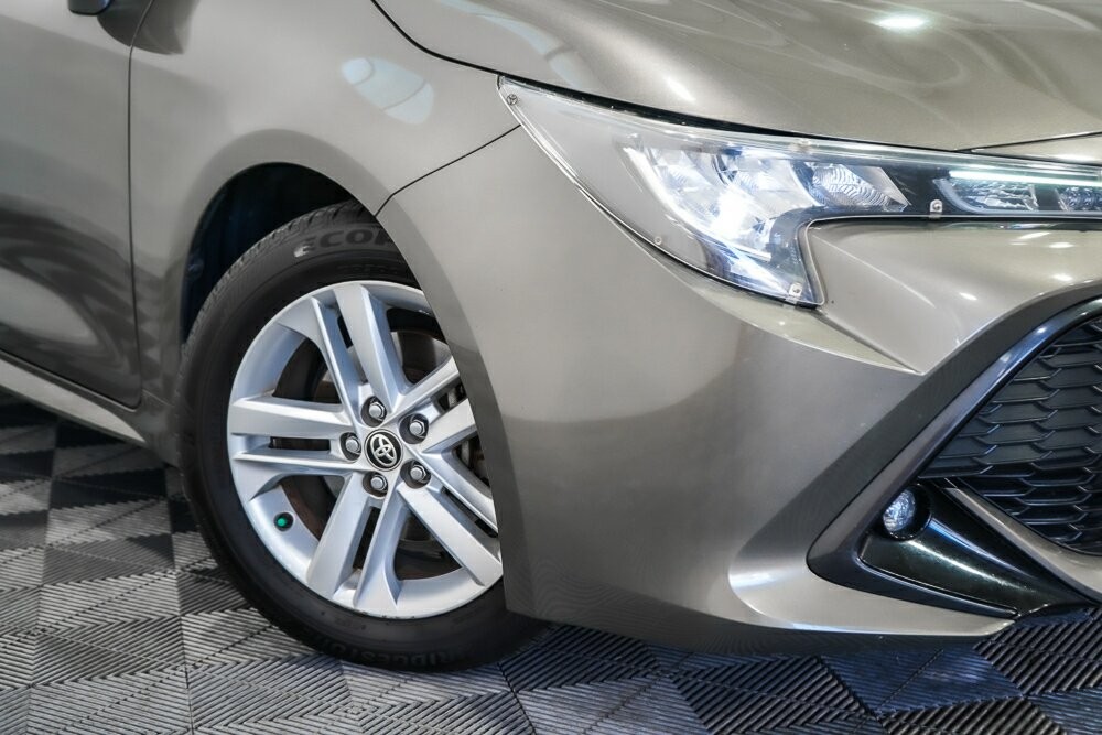 Toyota Corolla image 2