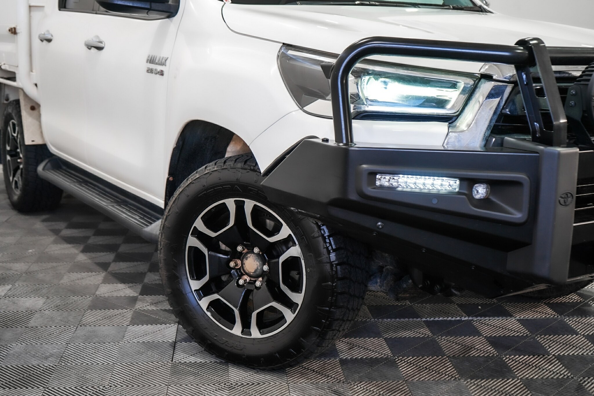 Toyota Hilux image 2