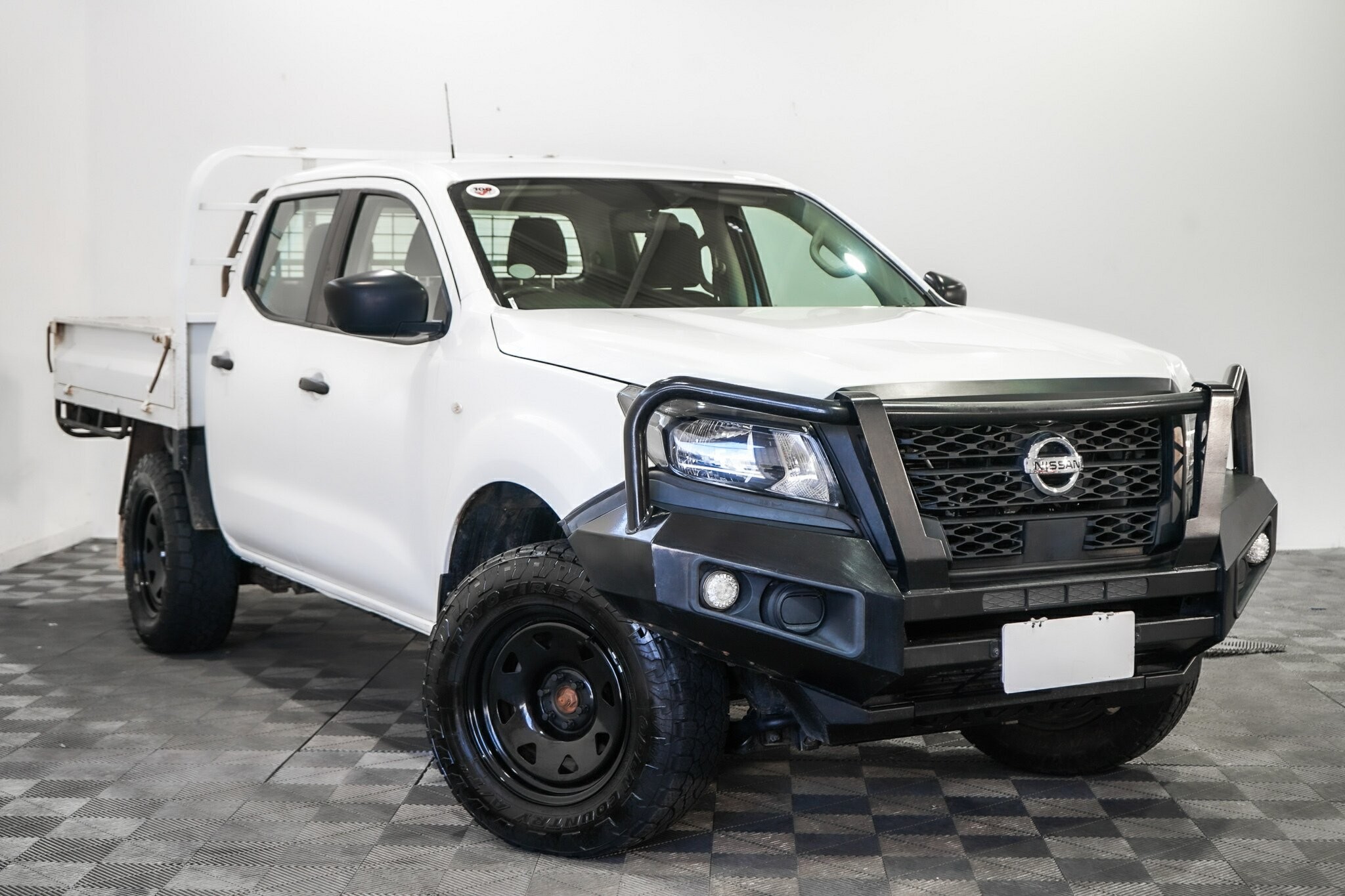 Nissan Navara image 1