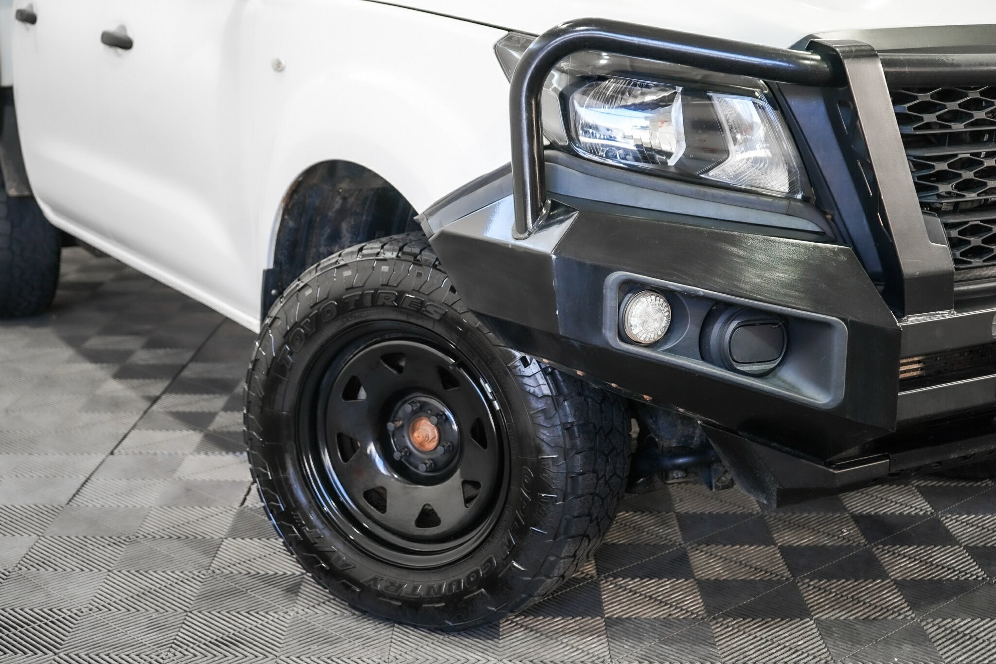 Nissan Navara image 2