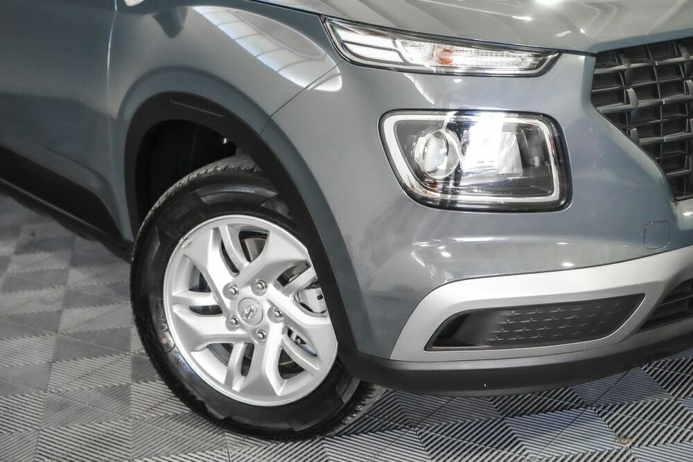 Hyundai Venue image 2