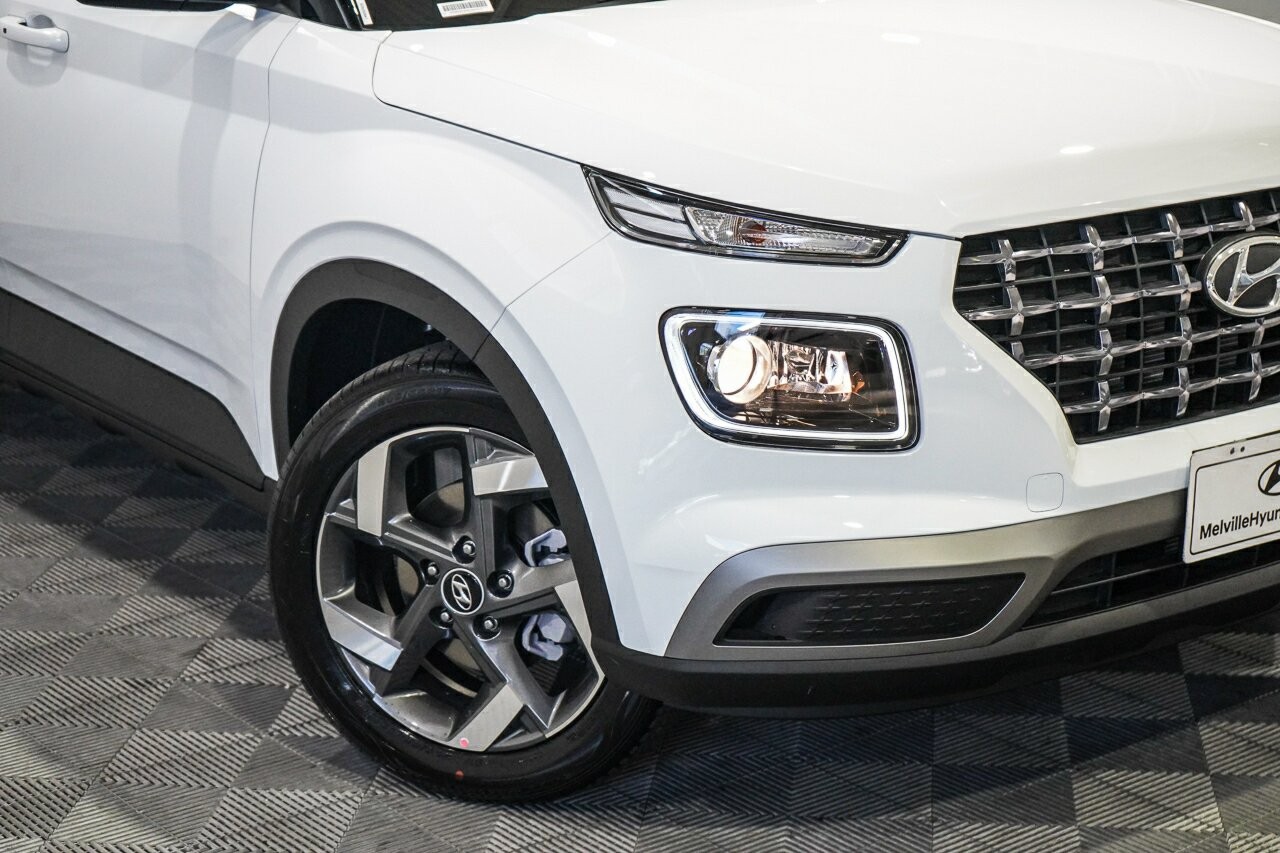 Hyundai Venue image 2