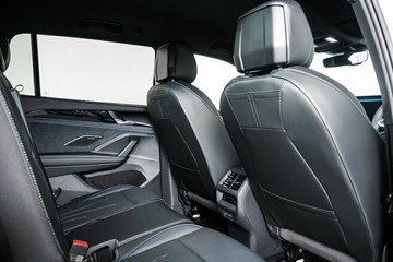 https://vehicle-cdn.autoleague.cloud/17009_7004335_11.jpg