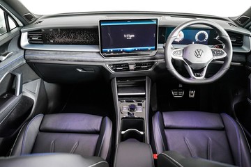 https://vehicle-cdn.autoleague.cloud/17009_7004335_12.jpg