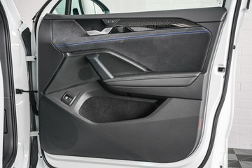 https://vehicle-cdn.autoleague.cloud/17009_7004335_13.jpg