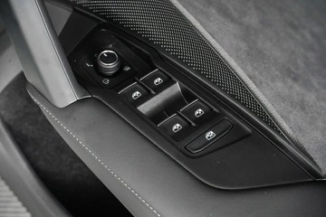 https://vehicle-cdn.autoleague.cloud/17009_7004335_14.jpg