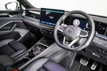 https://vehicle-cdn.autoleague.cloud/17009_7004335_15.jpg
