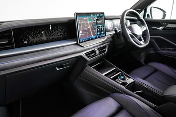 https://vehicle-cdn.autoleague.cloud/17009_7004335_22.jpg