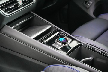https://vehicle-cdn.autoleague.cloud/17009_7004335_24.jpg